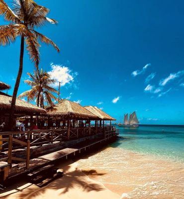 Lucy, Gavin, Romi, & Breagh. Stayed at our Hummingbird Deck apartment.